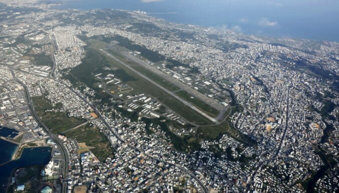 Japānas Okinavas salā uz laiku aptur ASV aviobāzes būvniecību