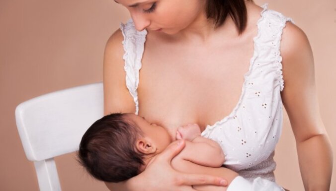 Par mātes piena 'sadegšanu', tā atgrūšanu un zīdīšanas pārtraukšanu – vecmātes ieteikumi krūtsbarošanā