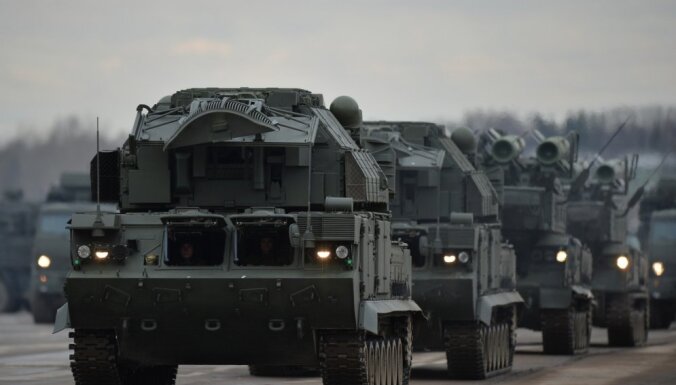 Modernizēti mazbudžeta tanki un totālais karš: cik stipra ir Krievija