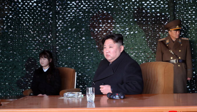 Kims aicina militārajās mācībās simulēt 'īstu karu'