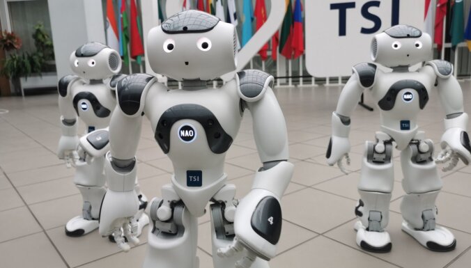 Iepazīsties ar NAO – robotiem, kas izglīto studentus Transporta un sakaru institūtā