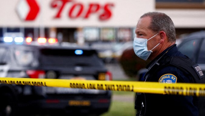 ASV apšaudē veikalā nogalināti desmit cilvēki