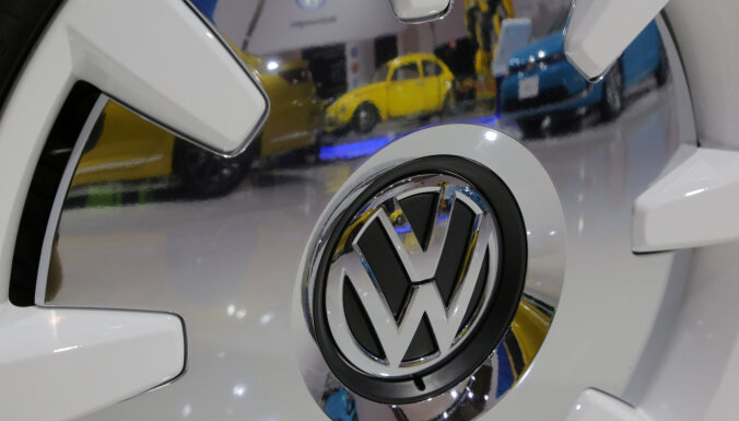 'Volkswagen' pārejā uz elektroauto ražošanu investēs 122 miljardus eiro