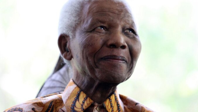 Nelsons Mandela atkal nogādāts slimnīcā