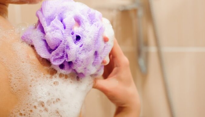 Septiņas lietas, kuras nevajadzētu glabāt duškabīnē