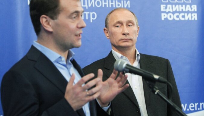 Леиньш: Путин и Медведев держат россиян за дураков