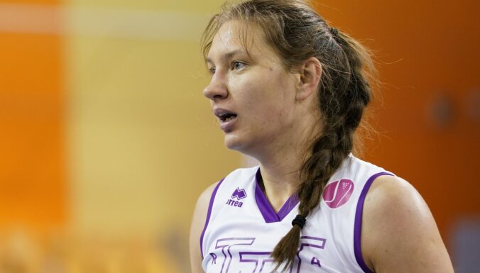 Strautmanei 'double-double' 'Pecs' zaudējumā Ungārijas čempionātā basketbolā