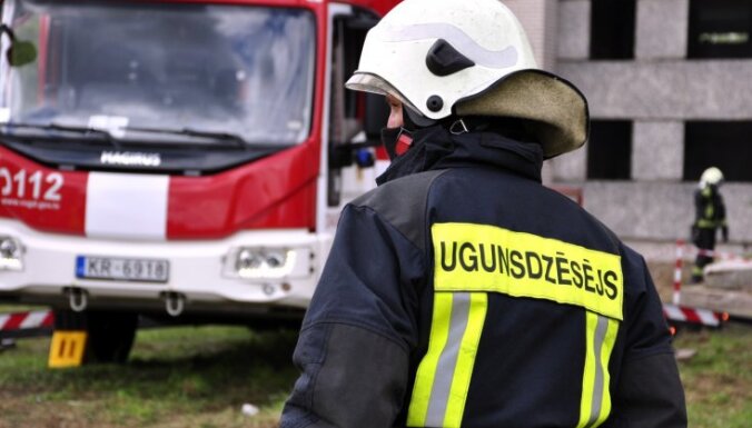 При тушении пожара повышенной опасности пострадали двое спасателей