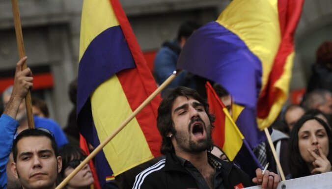 Tūkstošiem spāņu iziet ielās, pieprasot referendumu par monarhiju