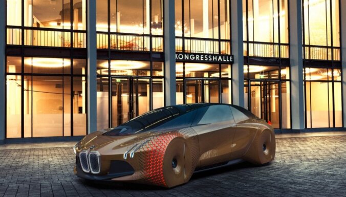 'BMW Pasaule' Minhenē – no klasiskjiem auto līdz nākotnes tehnoloģijām