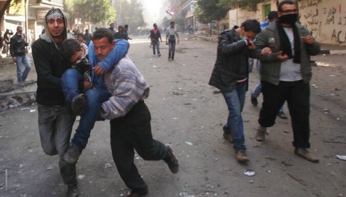 Nemieros Kairā cietuši tūkstošiem cilvēku, Suecā gājuši bojā seši
