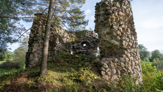 ФОТО. Руины Розбекского замка, который история не пощадила