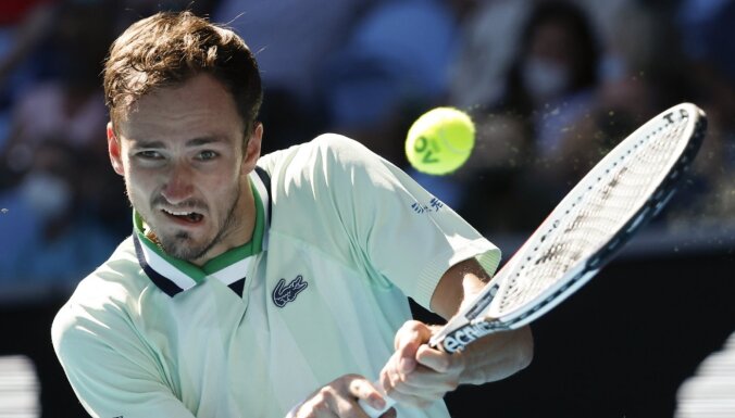 Galvenais favorīts Medvedevs sasniedz 'Australian Open' ceturtdaļfinālu