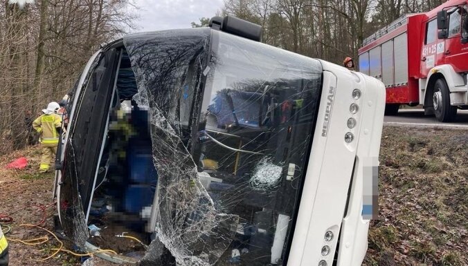 ФОТО. Автобус с туристами из Литвы попал в ДТП в Польше: пострадали более десяти человек
