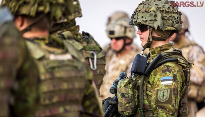 Жители Латвии меньше доверяют армии, чем жители Литвы и Эстонии