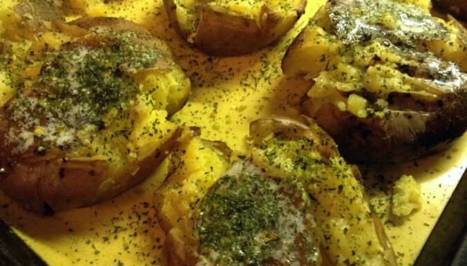 Картофель, запеченный в ароматном масле