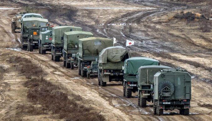 Krievija pie Ukrainas savilkusi 75% savu kaujasspējīgo vienību, lēš ASV izlūki