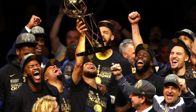 "Голден Стейт" разгромил "Кливленд" и стал чемпионом НБА, Дюрант — MVP финала