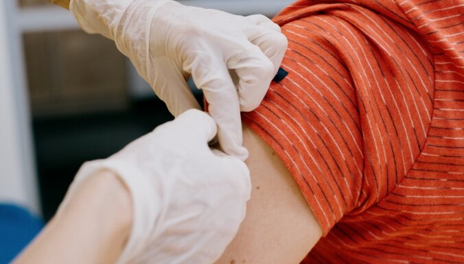Павлютс: "Бустер" может быть получен через три месяца после базовой вакцинации
