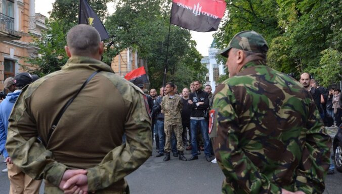 В Закарпатье устроили факельный марш против "венгерских оккупантов"