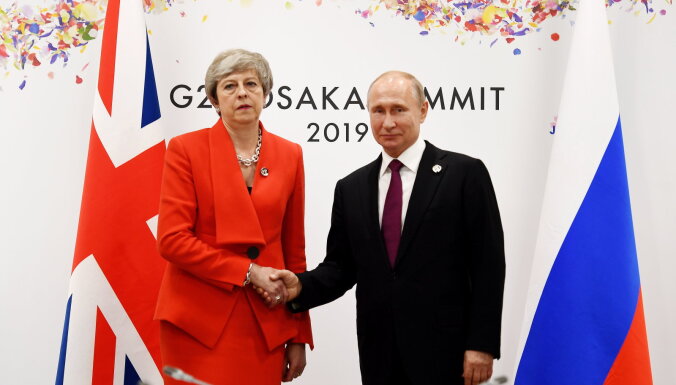 Мэй потребовала от Путина прекратить дестабилизирующую деятельность