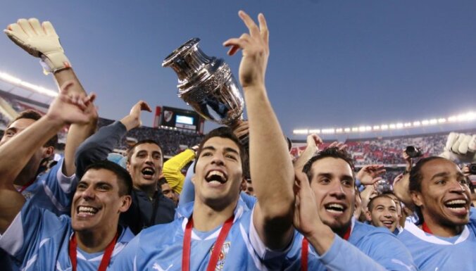 Urugvajas futbola izlase 15.reizi triumfē 'Copa America' turnīrā