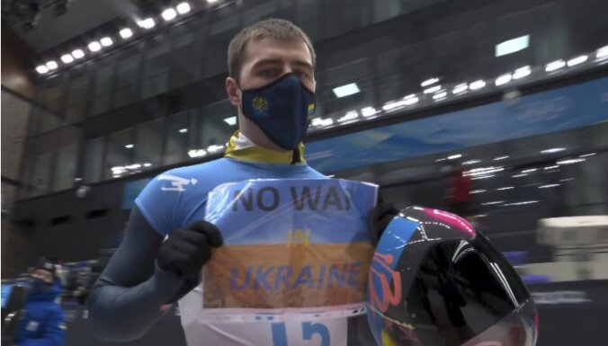 'Nē karam Ukrainā' – ukraiņu skeletonists pievērš uzmanību saspīlējumam Eiropā