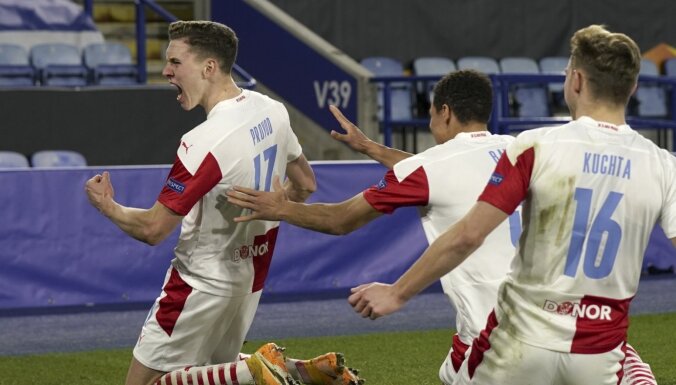 UEFA Eiropas līga: 'Slavia' atbildes spēlē negaidīti pieveic 'Leicester City'