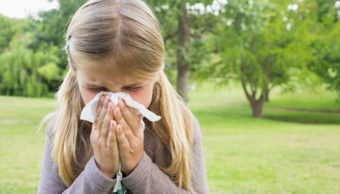 Аллергия на пыльцу может начаться в любом возрасте: как отличить ее от простуды и что делать