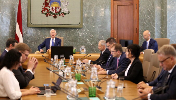 Valdība Rīgā izsludina ārkārtējo situāciju; dome sāks sarunu procedūru (plkst. 20:30)