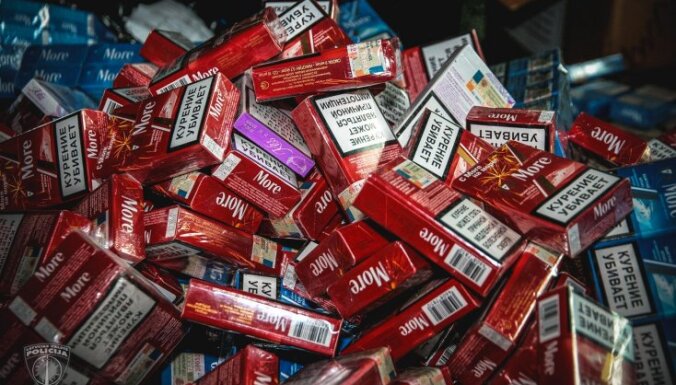 Rīgā atklāj garāžu ar plaša sortimenta nelegālajām cigaretēm