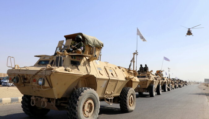 Foto: 'Taliban' Kandahārā sarīko jaunās emirāta armijas parādi