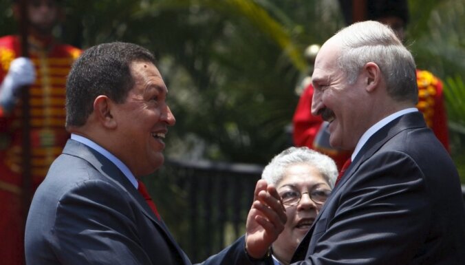 Чавес поздравил Лукашенко с победой