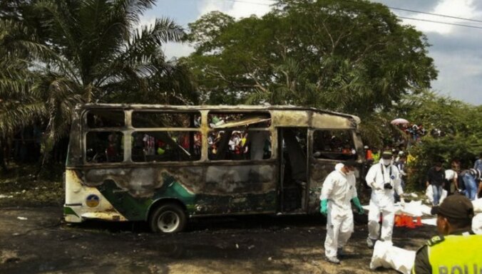 Aizdegoties autobusam, Kolumbijā miris 31 bērns