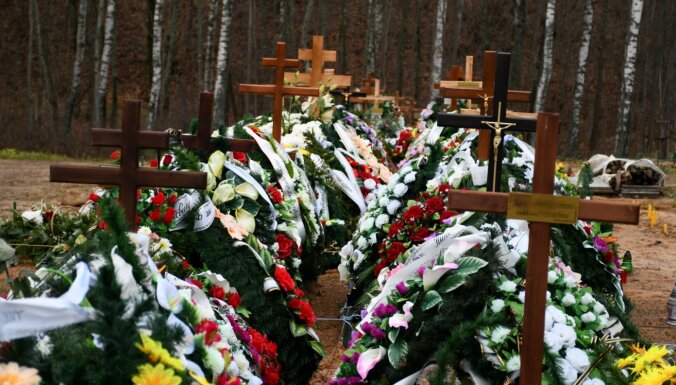 ФОТО. "Похороны, похороны, похороны": как сейчас выглядит коммунальное кладбище Даугавпилса