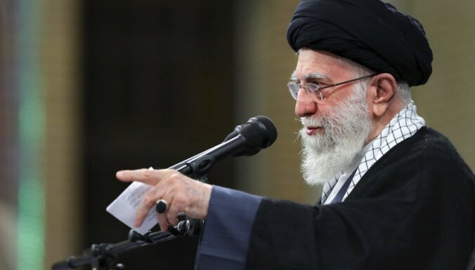 Irānas augstākais līderis apžēlojis desmitiem tūkstošu apcietināto