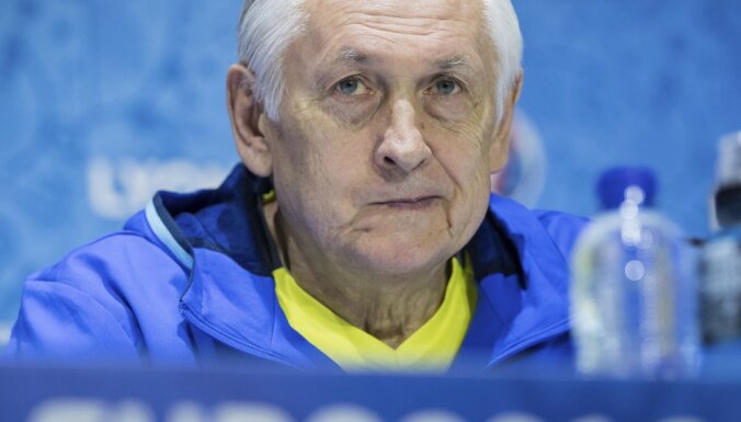 Ukraine s coach Mykhailo Fomenko