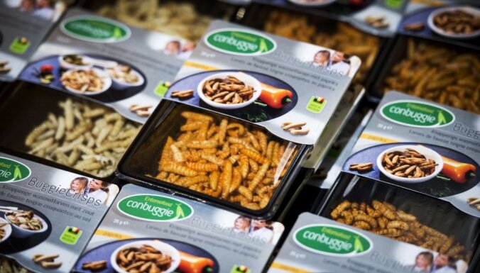 Nīderlandē lielveikalos sāk piedāvāt ēdamos kukaiņus