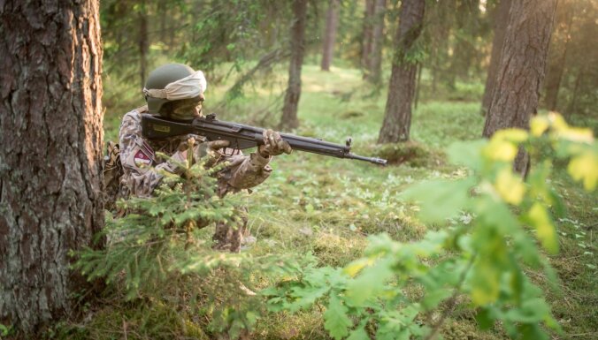 11 латвийцев подали заявки, чтобы воевать в Украине. Минобороны призывает добровольцев серьезно оценить свои навыки