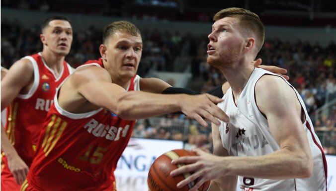 Latvijas basketbola izlase pārbaudes mačā nenosargā pārsvaru un zaudē Krievijai