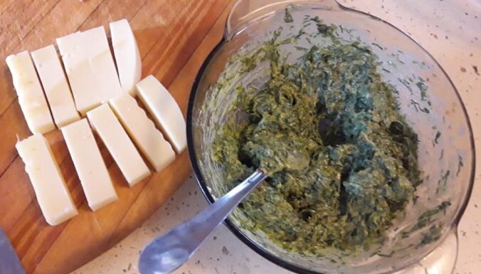 Foto recepte: kotletes ar zaļumu sviesta un siera pildījumu