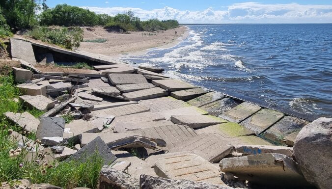 Поврежденное укрепление берега Даугавгривы будет восстановлено