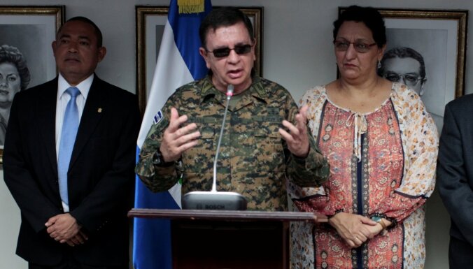 Bijušais Salvadoras aizsardzības ministrs arestēts par iespējamu saistību ar bandu miera līgumu