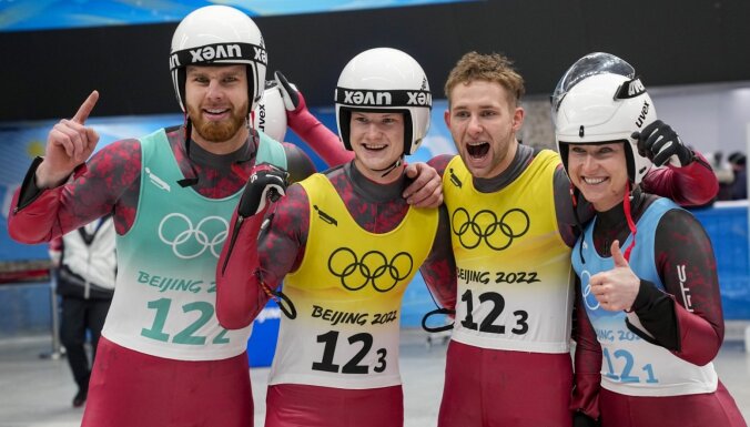 Latvijas kamaniņu braucēji izcīna olimpisko bronzu stafetes sacensībās
