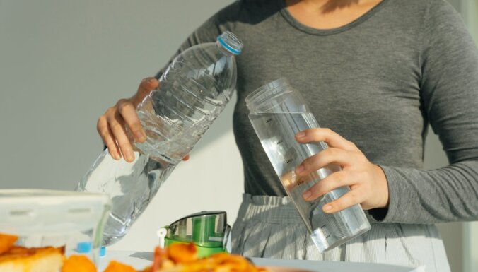 Ни один крем, серум или сыворотка не помогут, если вы забываете пить воду