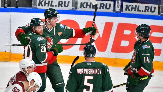 Video: Rīgas 'Dinamo' divarpus minūšu laikā ielaiž trīs vārtus