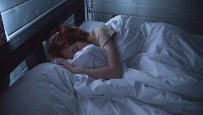 Jauns pētījums: Cik daudz miega vajag optimālai prāta darbībai un labsajūtai