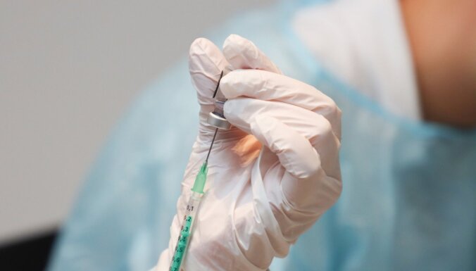 Латвия продолжает занимать одно из последних мест по числу вакцинированных от Covid-19 жителей в Европе