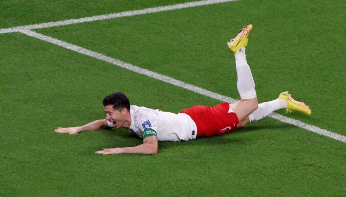 Polijas izlase pieveic Saūda Arābiju; Levandovskim pirmais gols Pasaules kausā