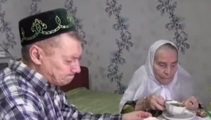 Pie vīra iziet 76 gadus veca tatāru jaunava